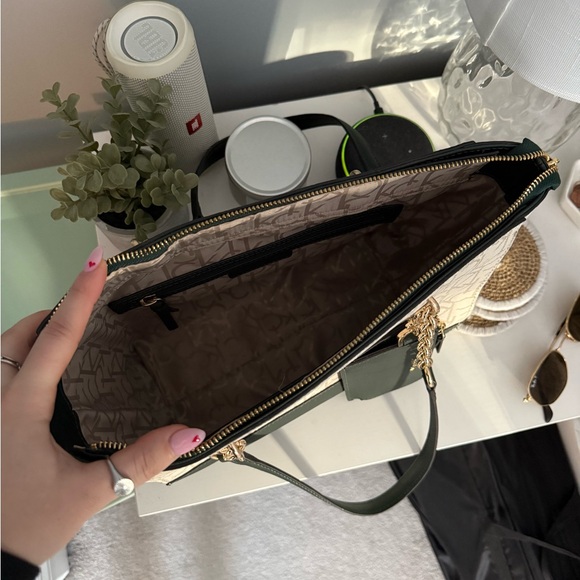 Calvin Klein Signature Cream and Green Tote - Picture 3 of 3